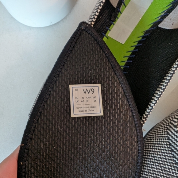 Rothys Black and Gray Women's Flats Sz 9 - Picture 3 of 9